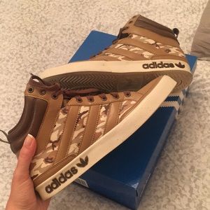Adidas camo mens sneakers size 9